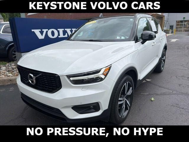 2022 VOLVO XC40