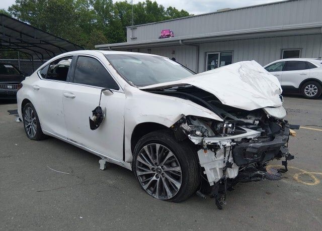 2021 LEXUS ES
