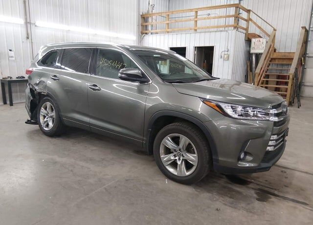 2019 TOYOTA Highlander