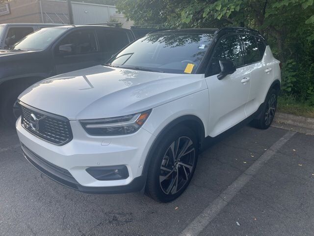 2021 VOLVO XC40