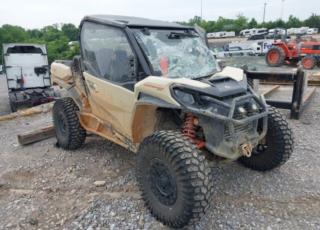2023 CAN-AM Commander