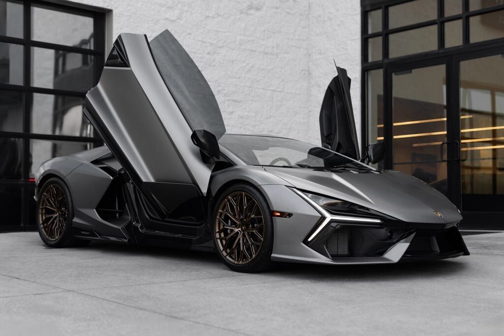 2025 LAMBORGHINI Revuelto