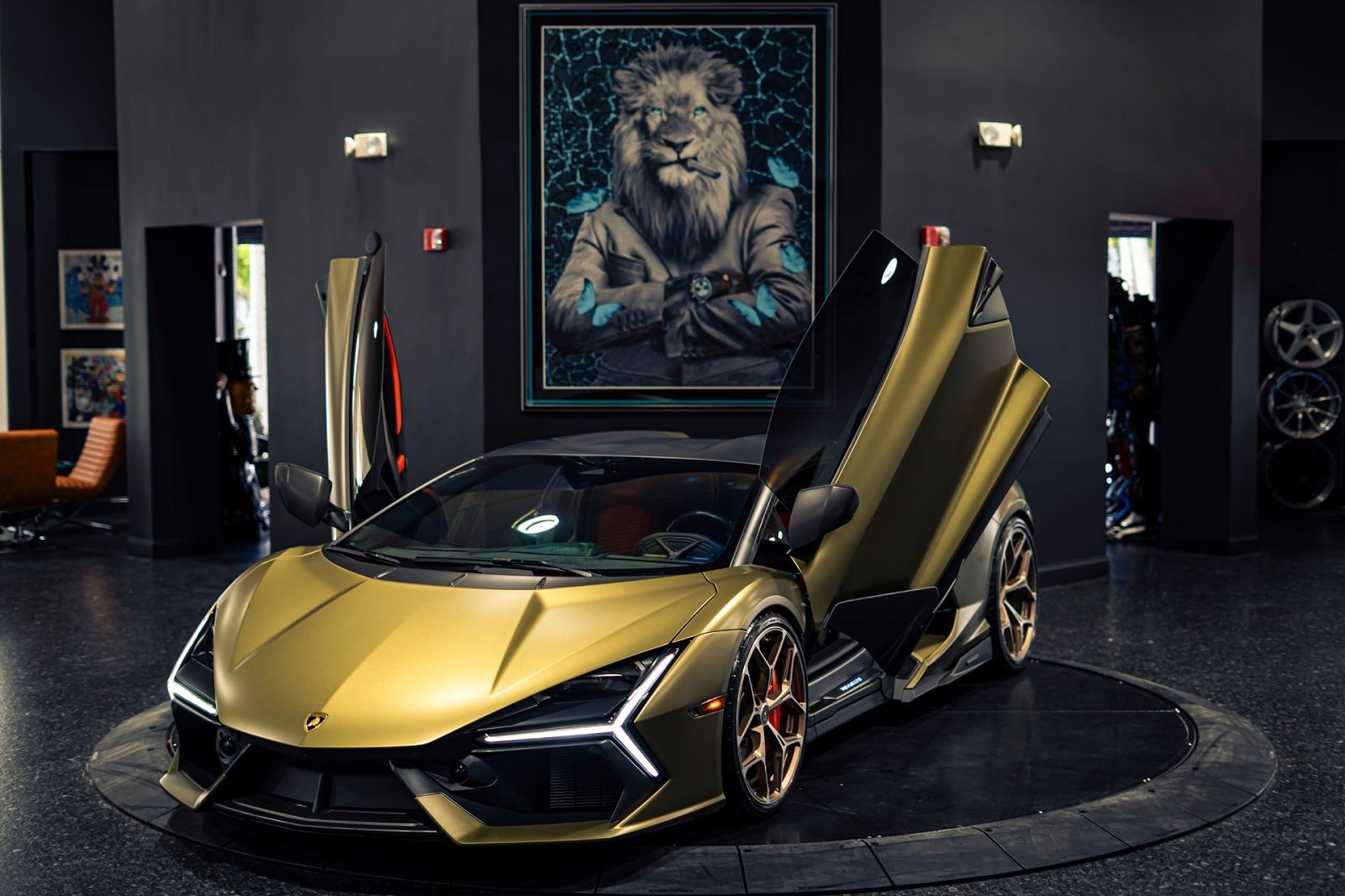 2025 LAMBORGHINI Revuelto