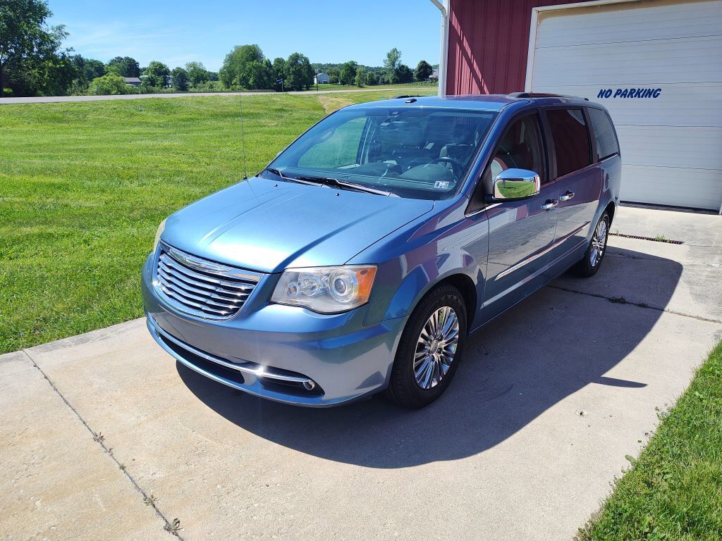 2011 CHRYSLER Town and Country