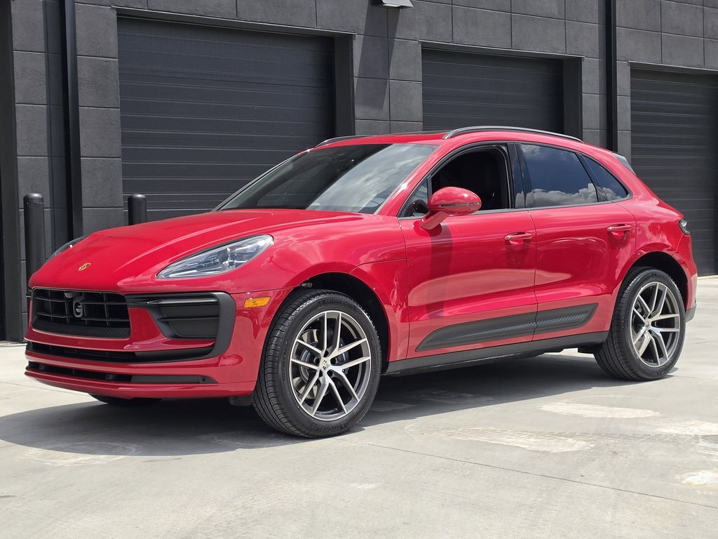 2026 PORSCHE Macan