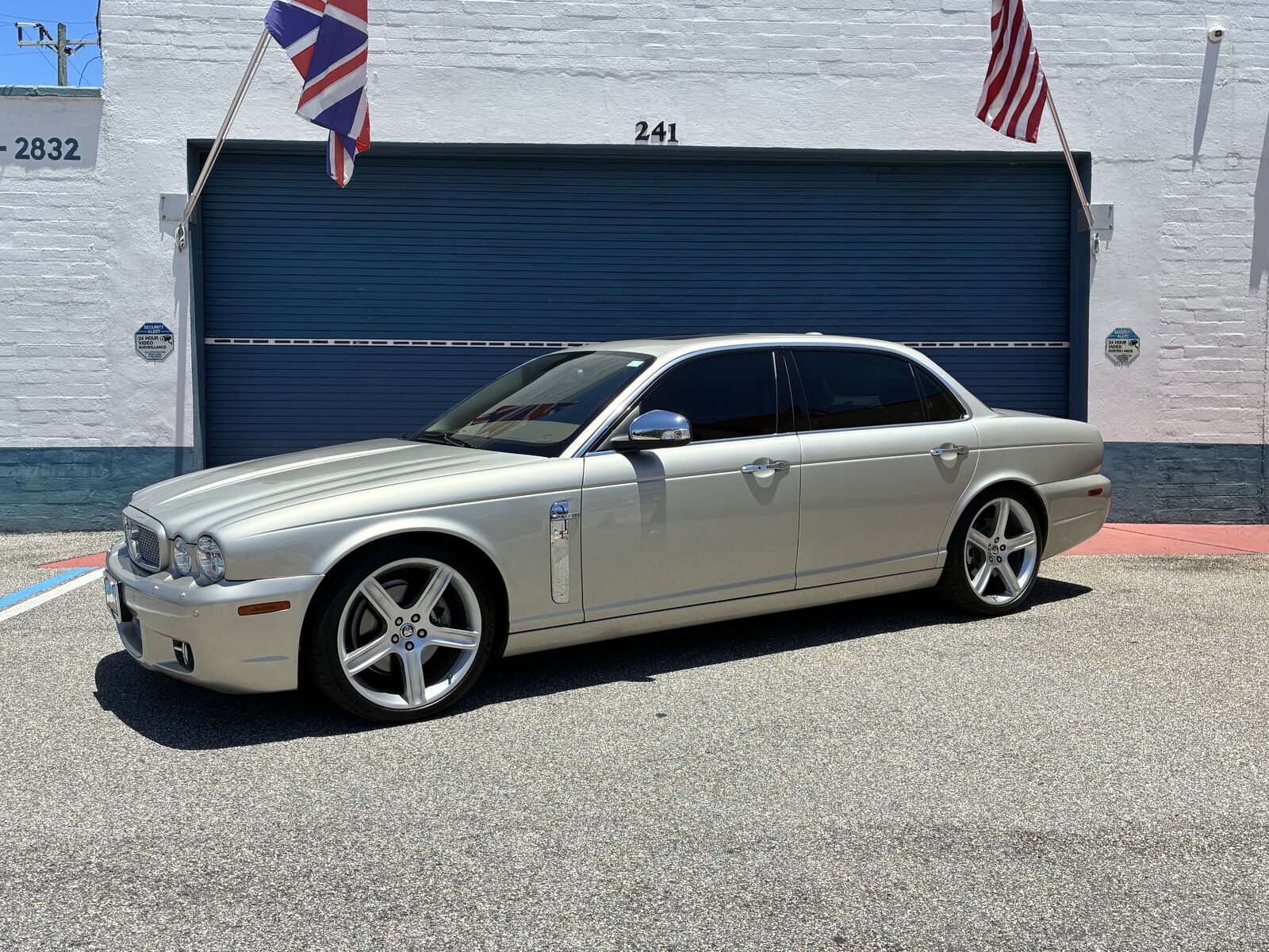 Jaguar XJ