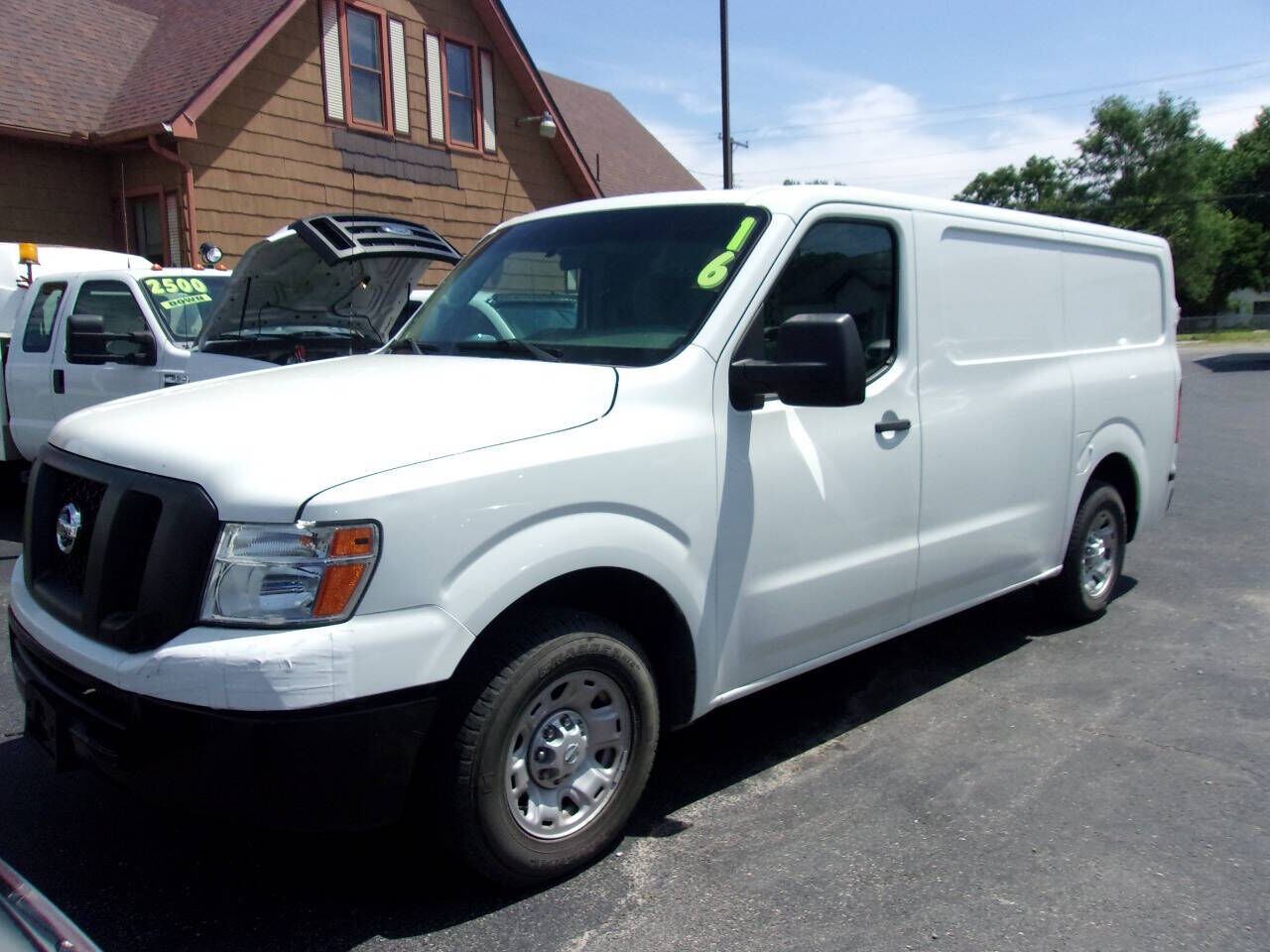 2016 NISSAN NV