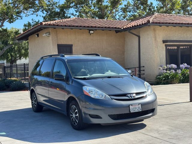 2010 TOYOTA Sienna