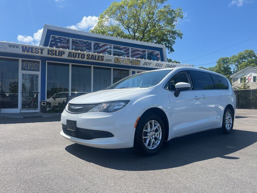 2022 CHRYSLER Voyager