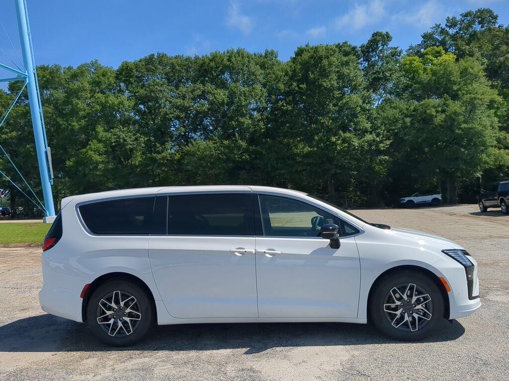2027 CHRYSLER Pacifica
