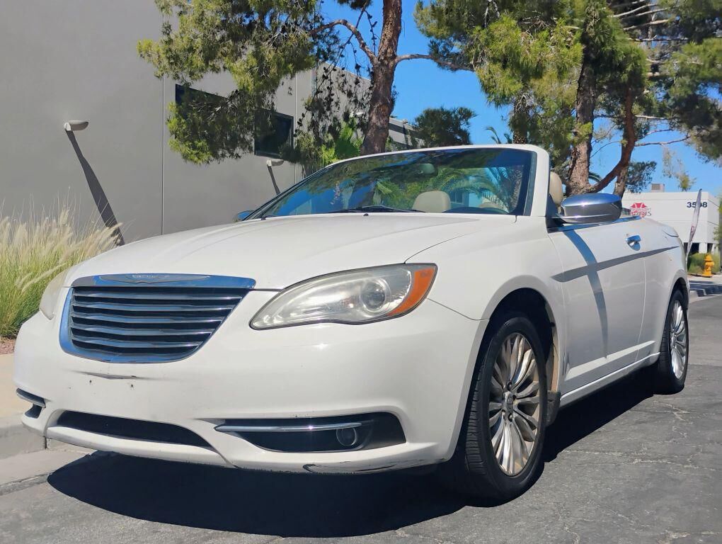 2011 CHRYSLER 200