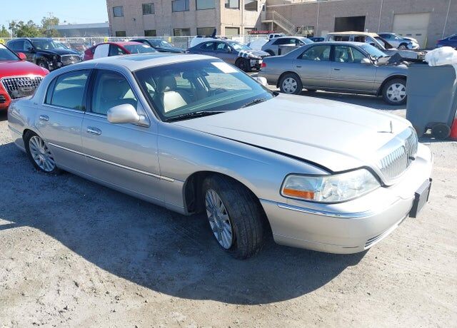 2003 LINCOLN Town Car