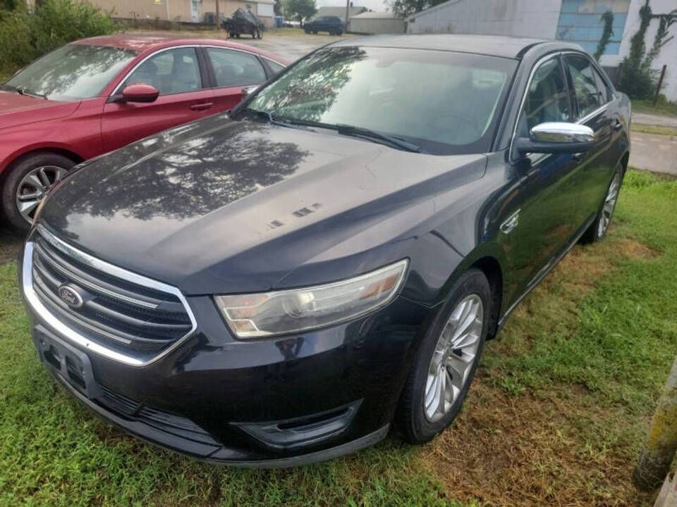 2013 FORD Taurus