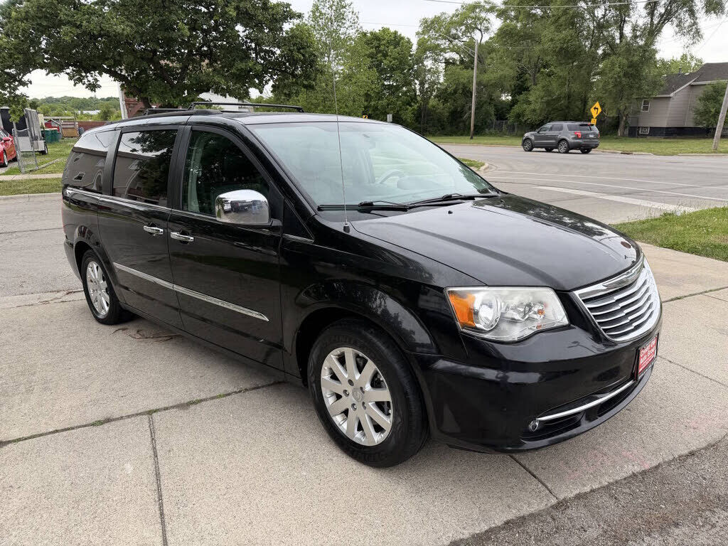 2012 CHRYSLER Town and Country