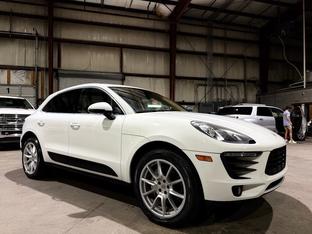 2017 PORSCHE Macan