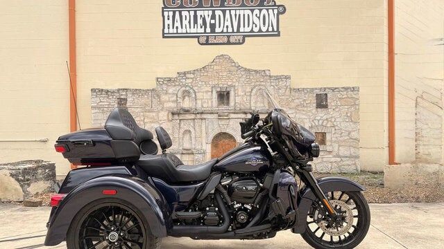 2025 HARLEY DAVIDSON FLHTCUTG / Tri Glide Ultra