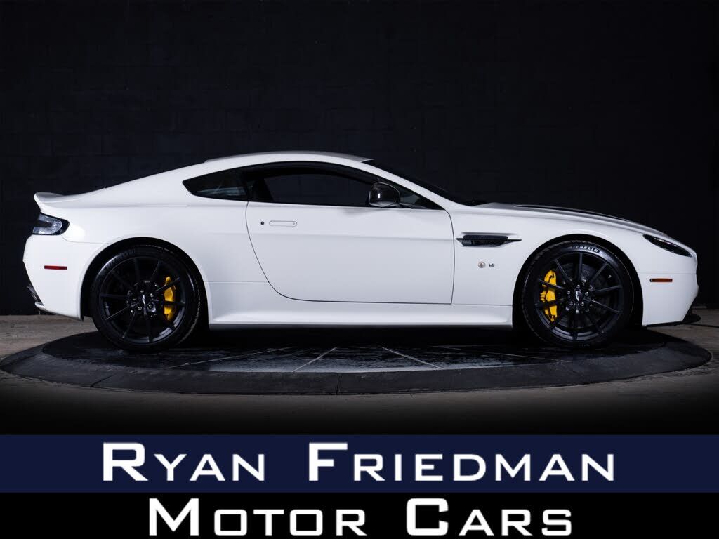 Aston Martin V12 Vantage