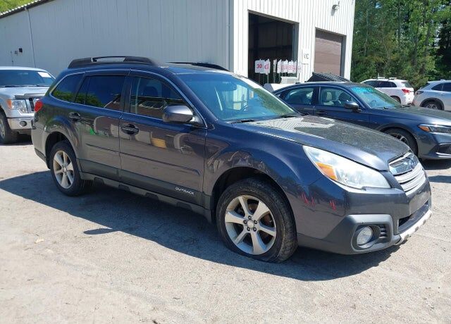 2013 SUBARU Outback