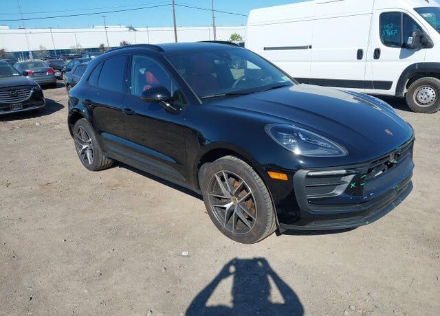 2025 PORSCHE Macan
