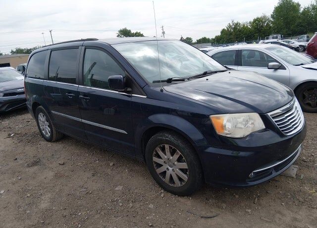 2014 CHRYSLER Town and Country