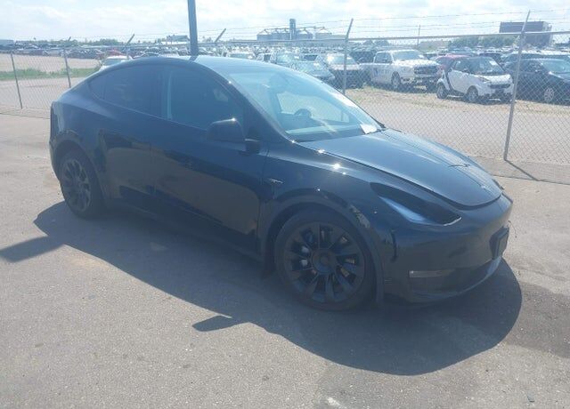 2025 TESLA Model Y