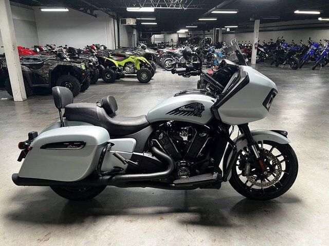 2025 INDIAN MOTORCYCLE Indian Challenger Dark Horse