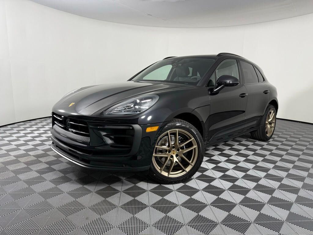 2026 PORSCHE Macan