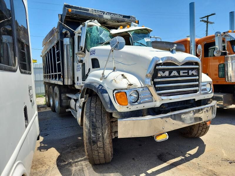 2003 MACK CV