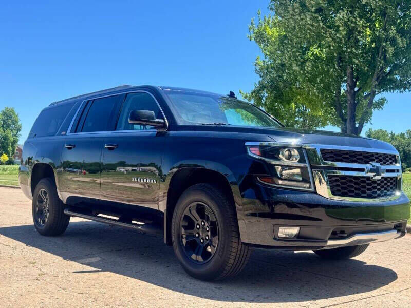 2017 CHEVROLET Suburban