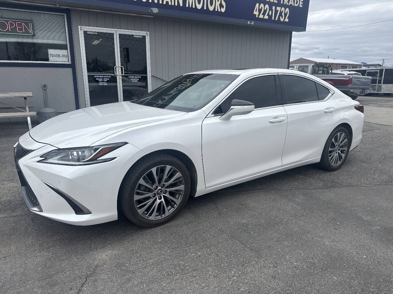 2021 LEXUS ES