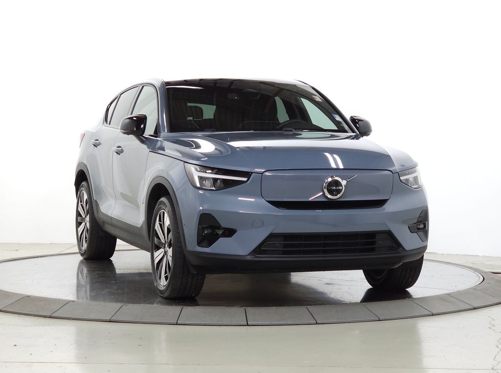2023 VOLVO C40