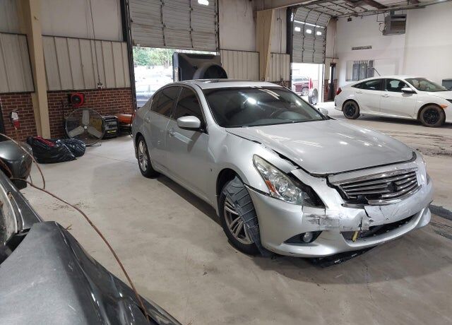2015 INFINITI Q40