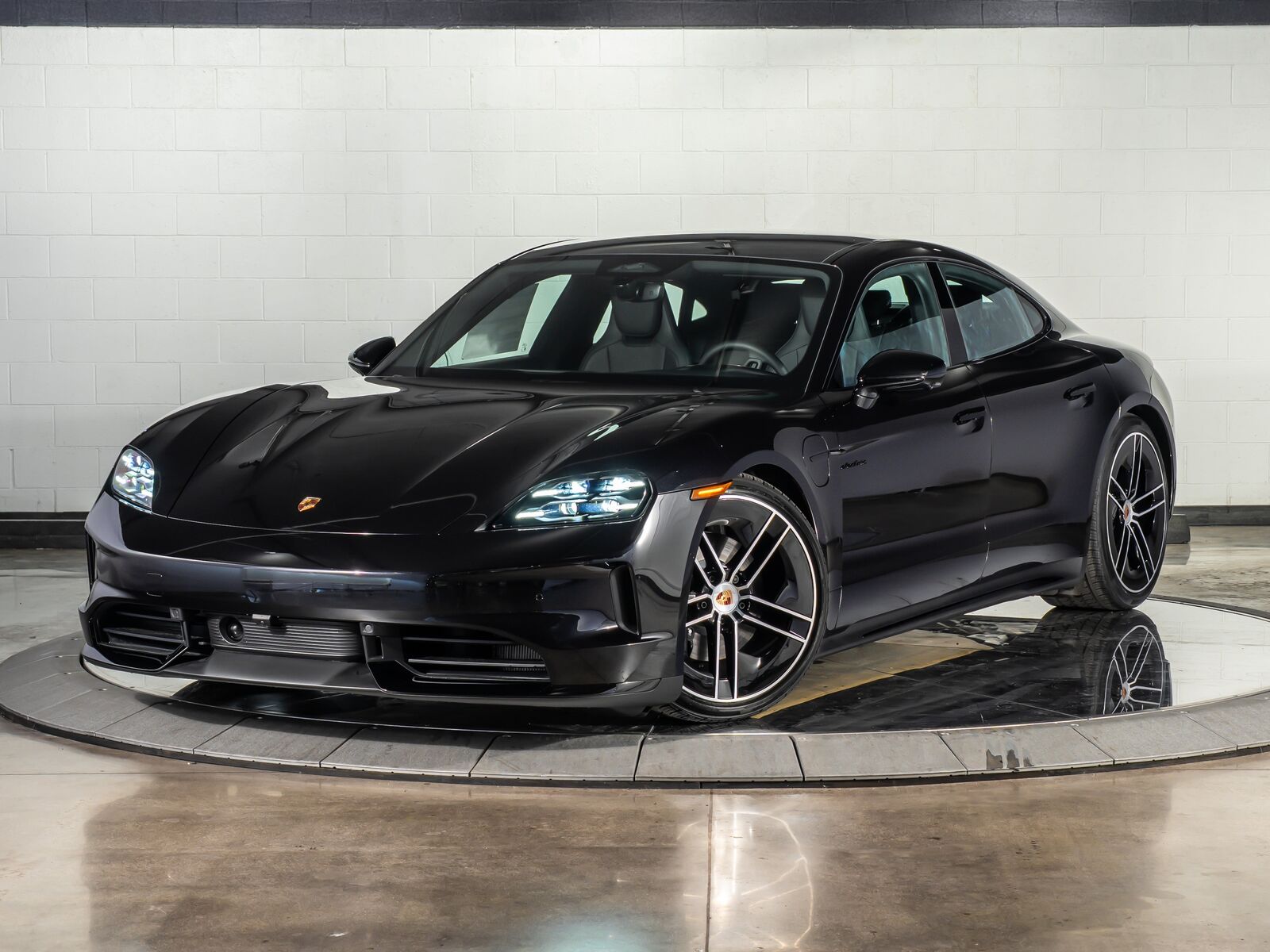 2026 PORSCHE Taycan