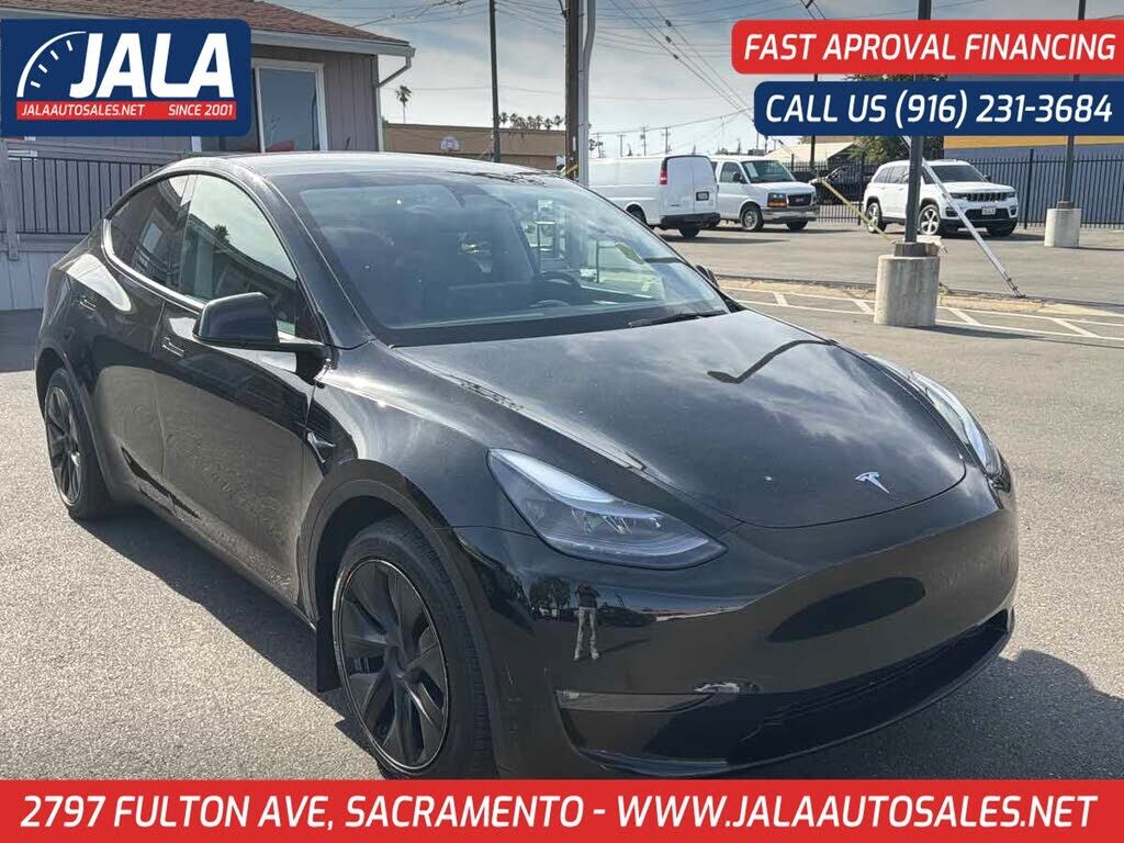 2025 TESLA Model Y