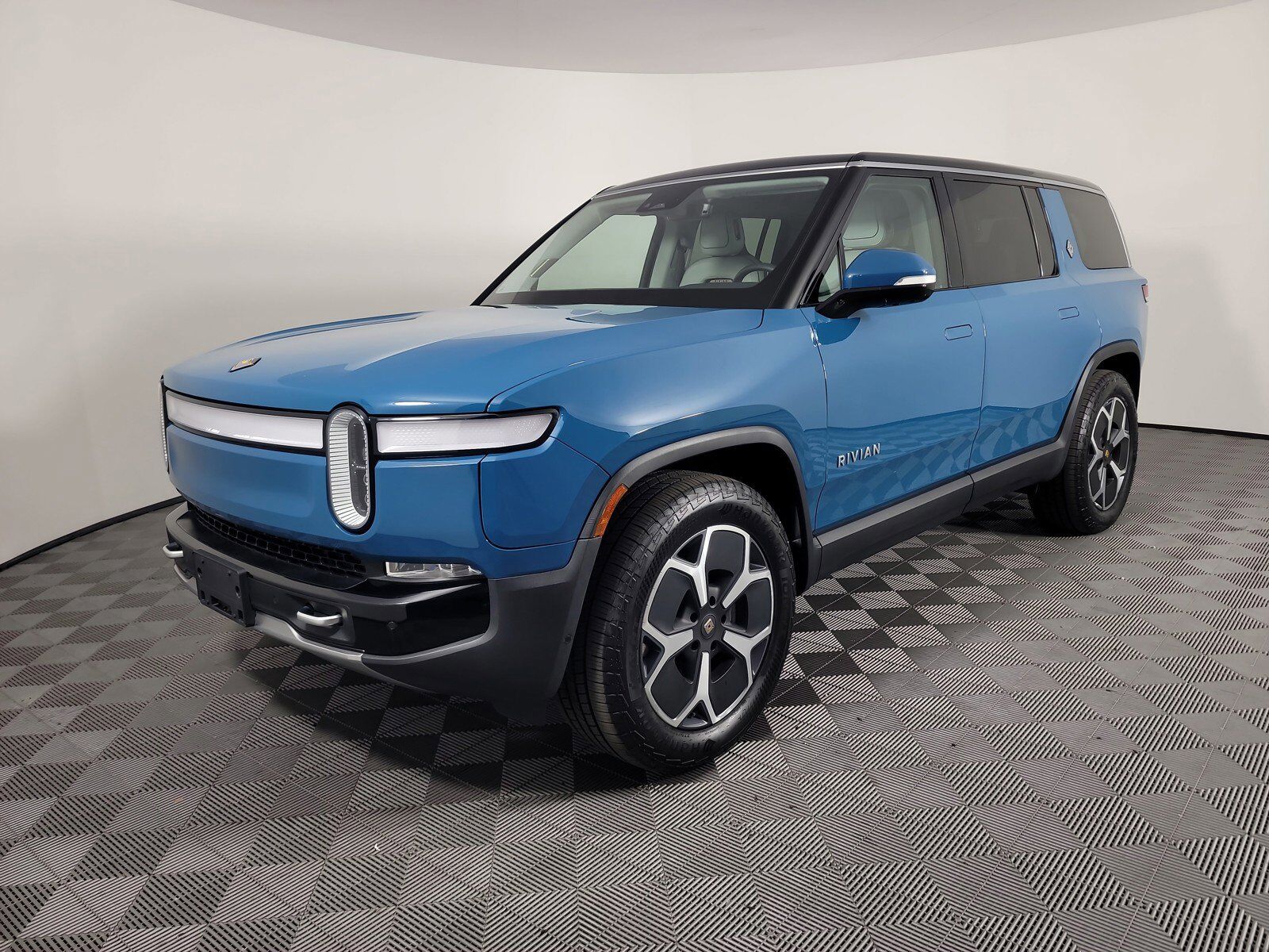 2024 RIVIAN R1S