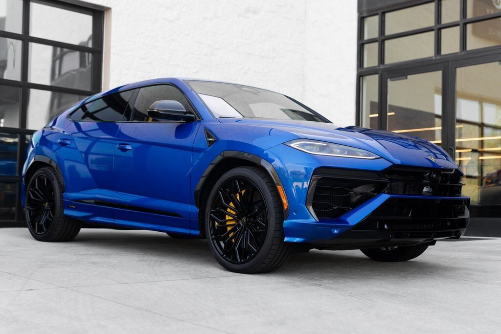 2026 LAMBORGHINI URUS
