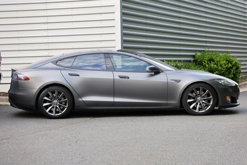 2015 TESLA Model S