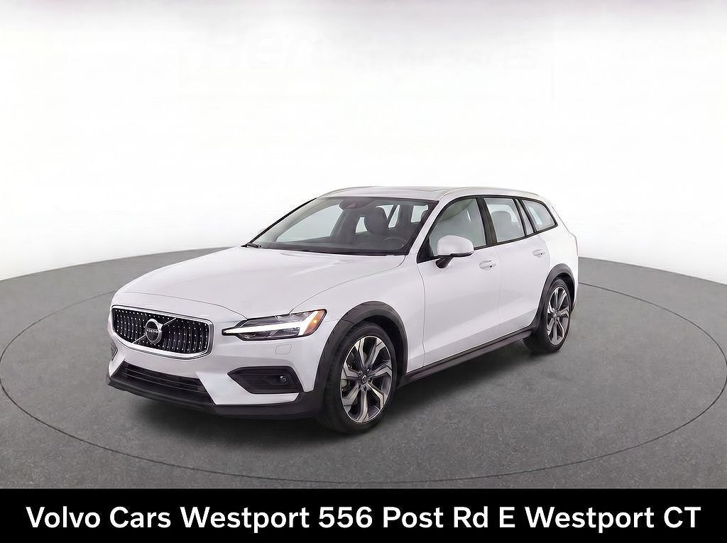 2024 VOLVO V60CC