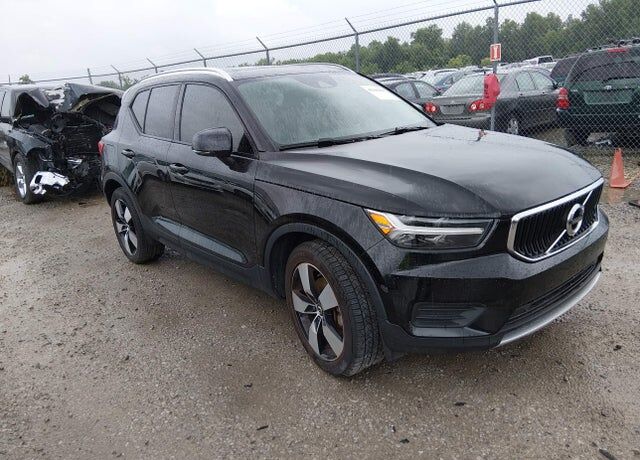 2020 VOLVO XC40