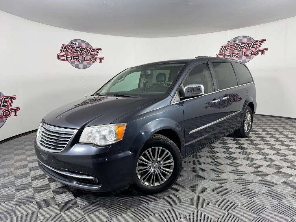 2014 CHRYSLER Town and Country