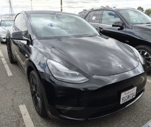 2025 TESLA Model Y