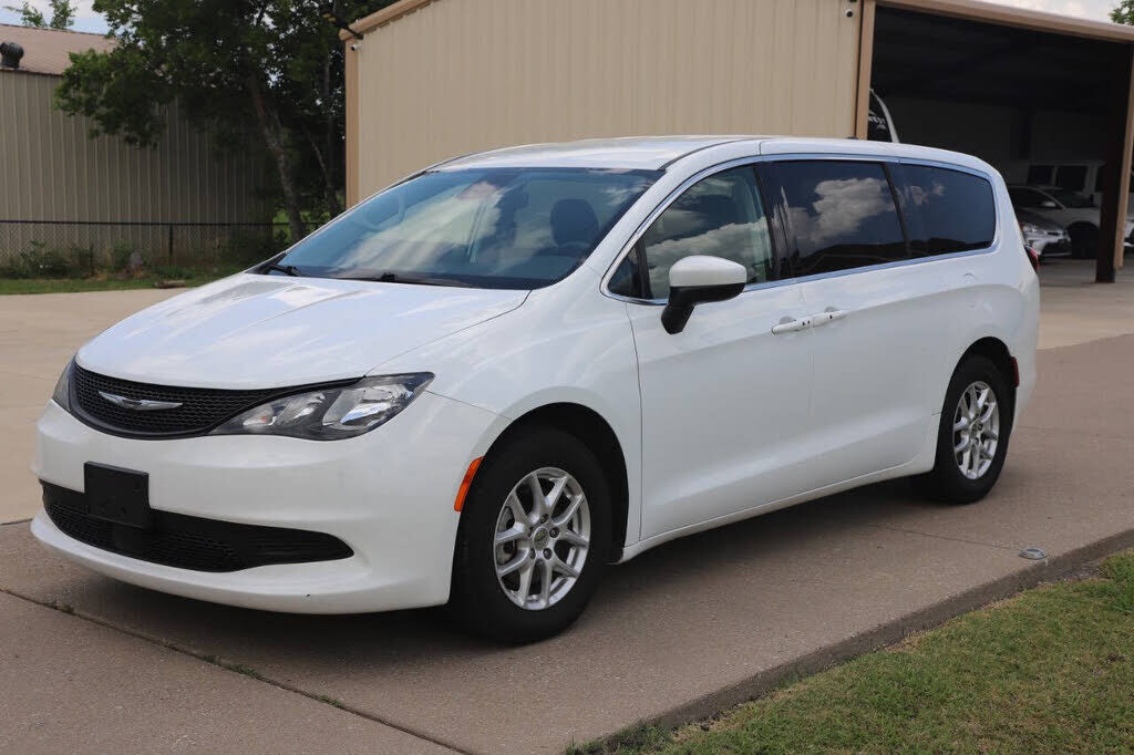 2023 CHRYSLER Voyager