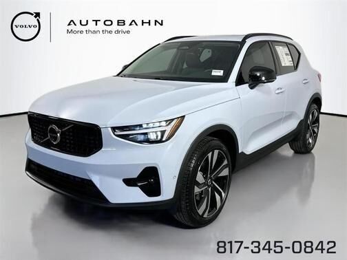 2026 VOLVO XC40