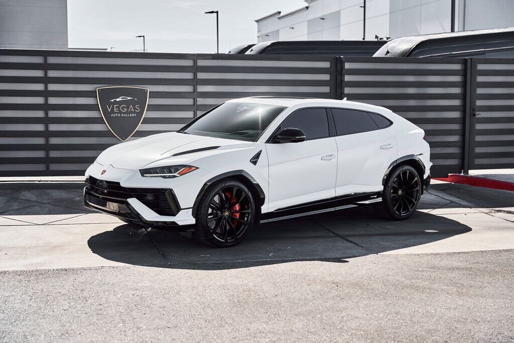 2023 LAMBORGHINI URUS