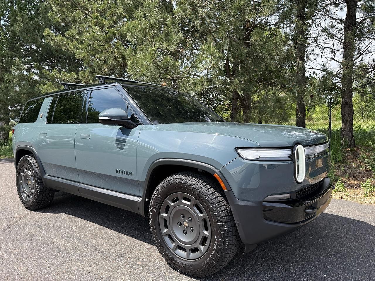2026 RIVIAN R1S