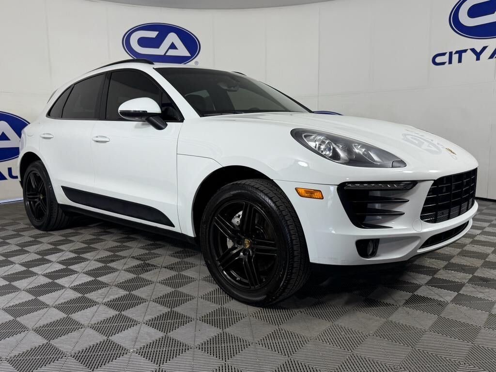 2016 PORSCHE Macan
