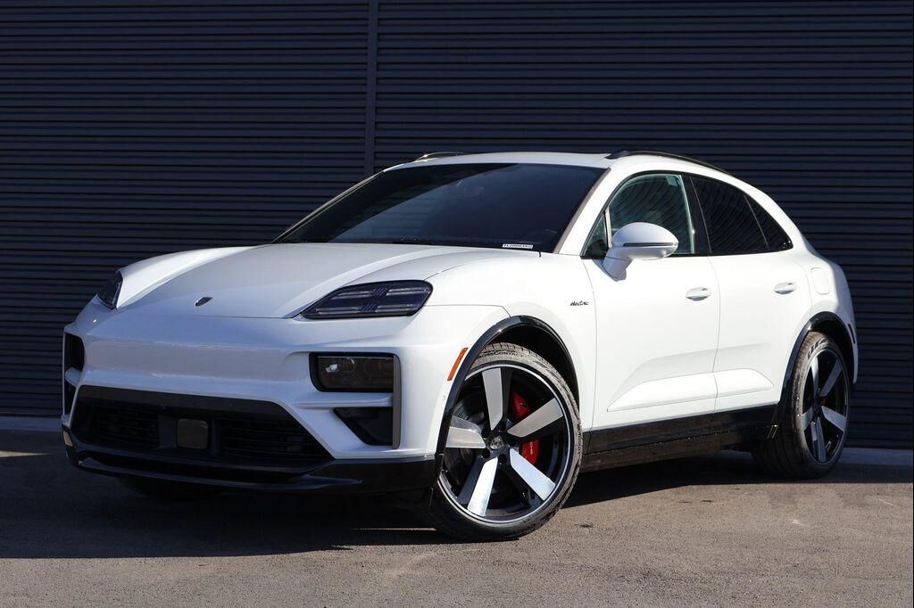 2026 PORSCHE Macan