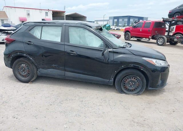 2021 NISSAN Kicks