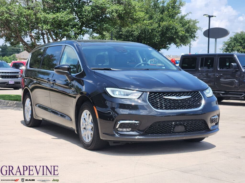 2023 CHRYSLER Pacifica