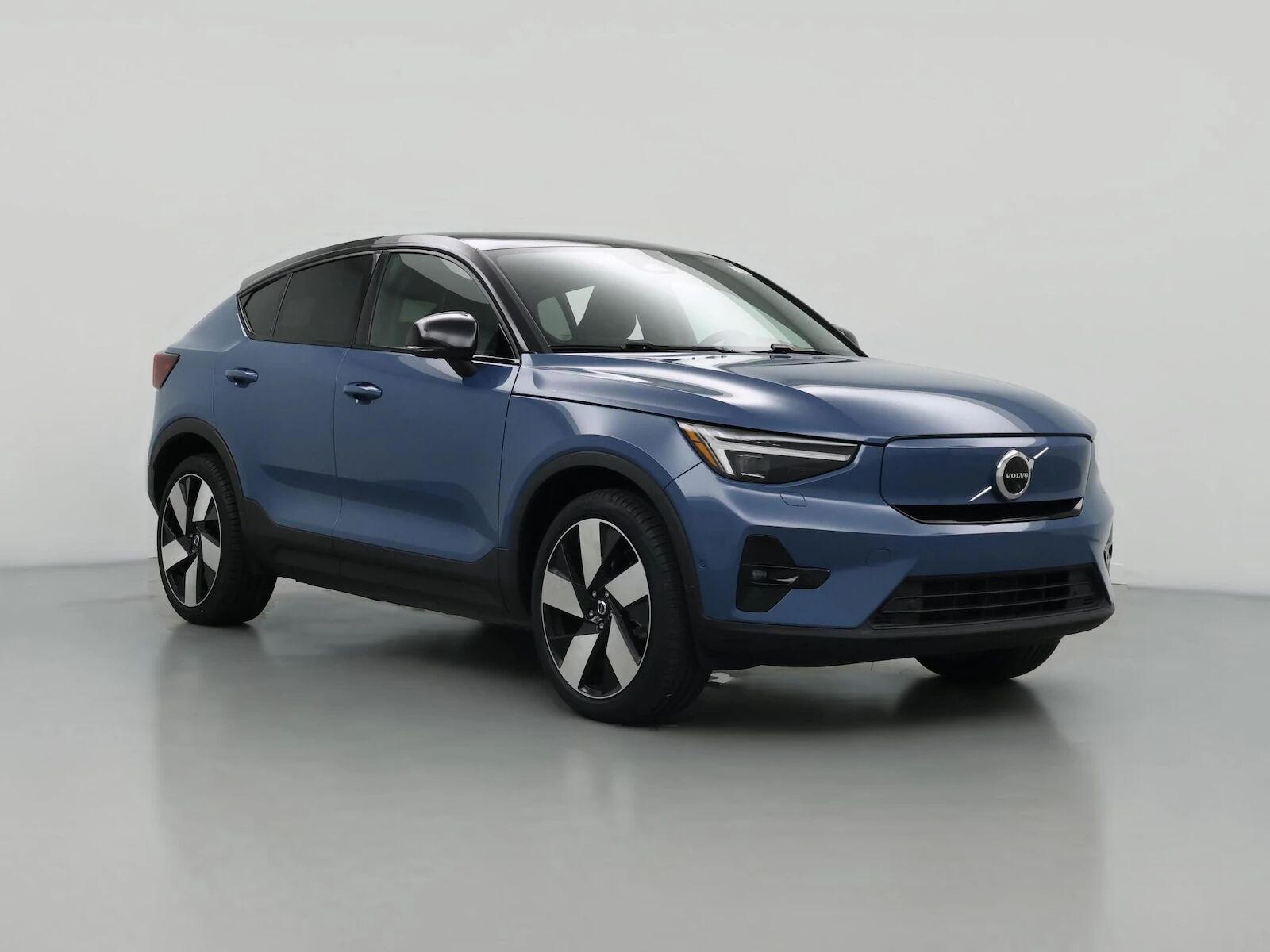 2022 VOLVO C40